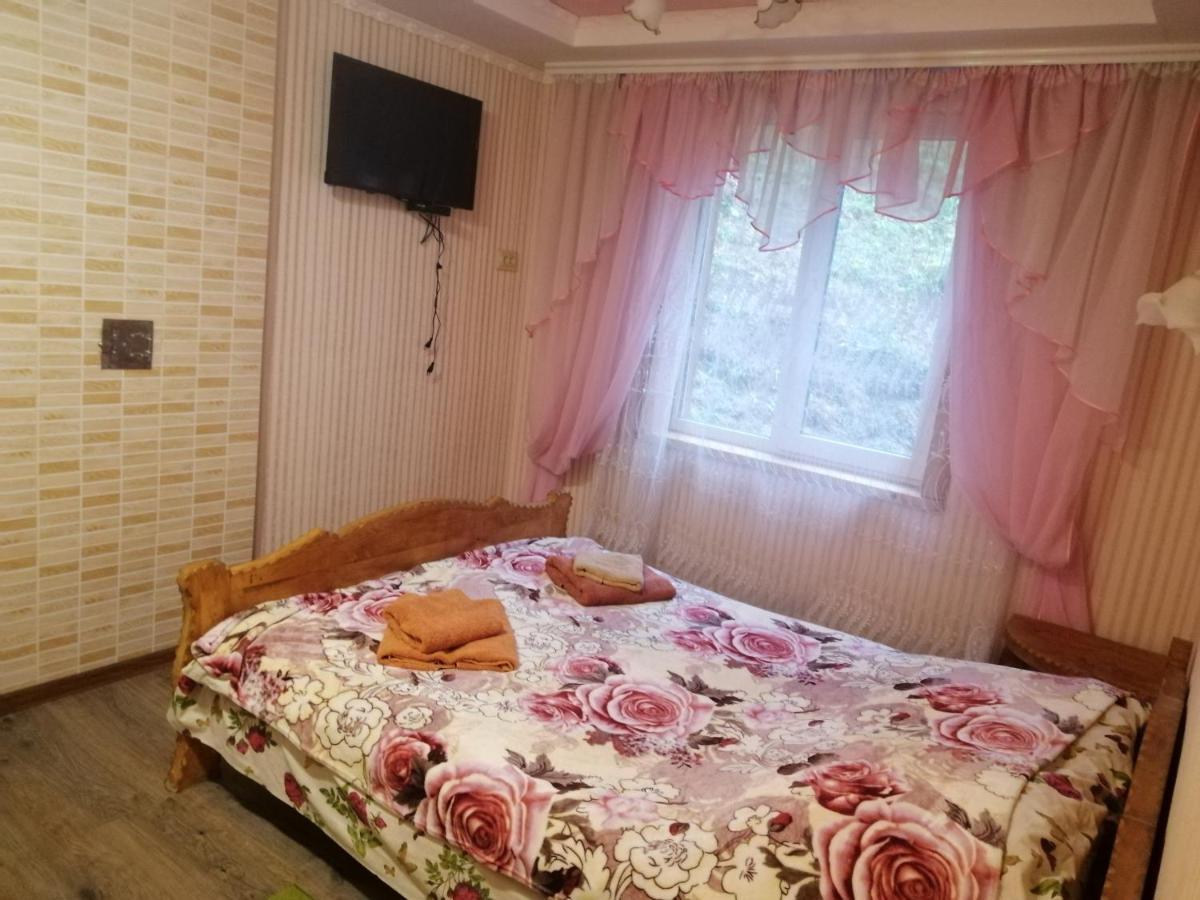 Vila Гостинний Двір У Ангеліни Tatariv Exteriér fotografie
